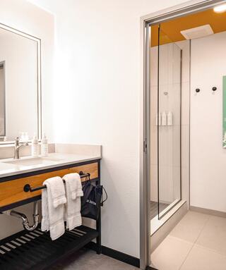 Clean contemporary bathroom.